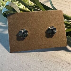 Clover stud earrings